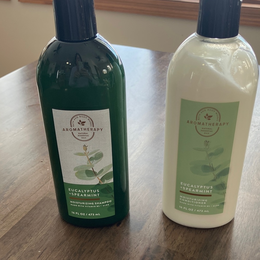 Bath & Body Works Aromatherapy Stress Relief Shampoo and Conditioner Set.